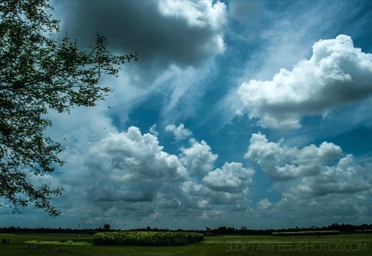 ঐ যে ঝড়ের মেঘে